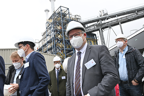 ©BioWanze - M. Bertrand Auquière (gauche) et M. Philippe Henry, ministre du Climat, de l'Energie et de la Mobilité