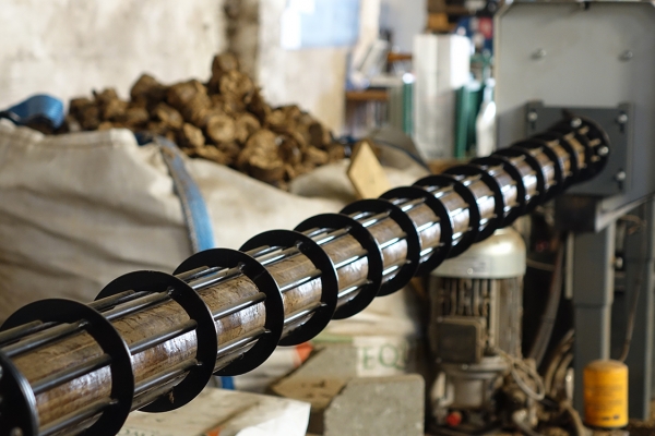 Ligne de refroidissement, menant vers la découpeuse ©ValBiom