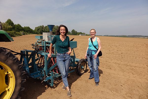 ©ValBiom - Semis de l'essai 'chanvre fibres longues' à la ferme de Marbaix