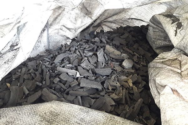 Fractions fines, séparées des gros calibres lors du criblage